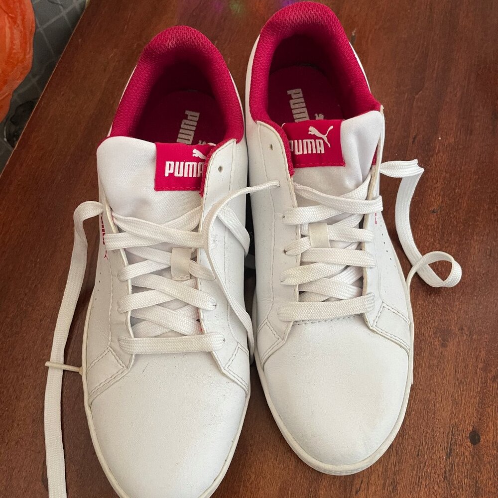 Women's Puma Sneakers Size 8 - Mint Condition